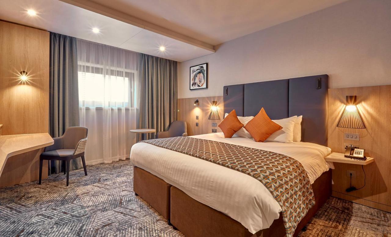 Crowne Plaza Reading Hotel Bagian luar foto
