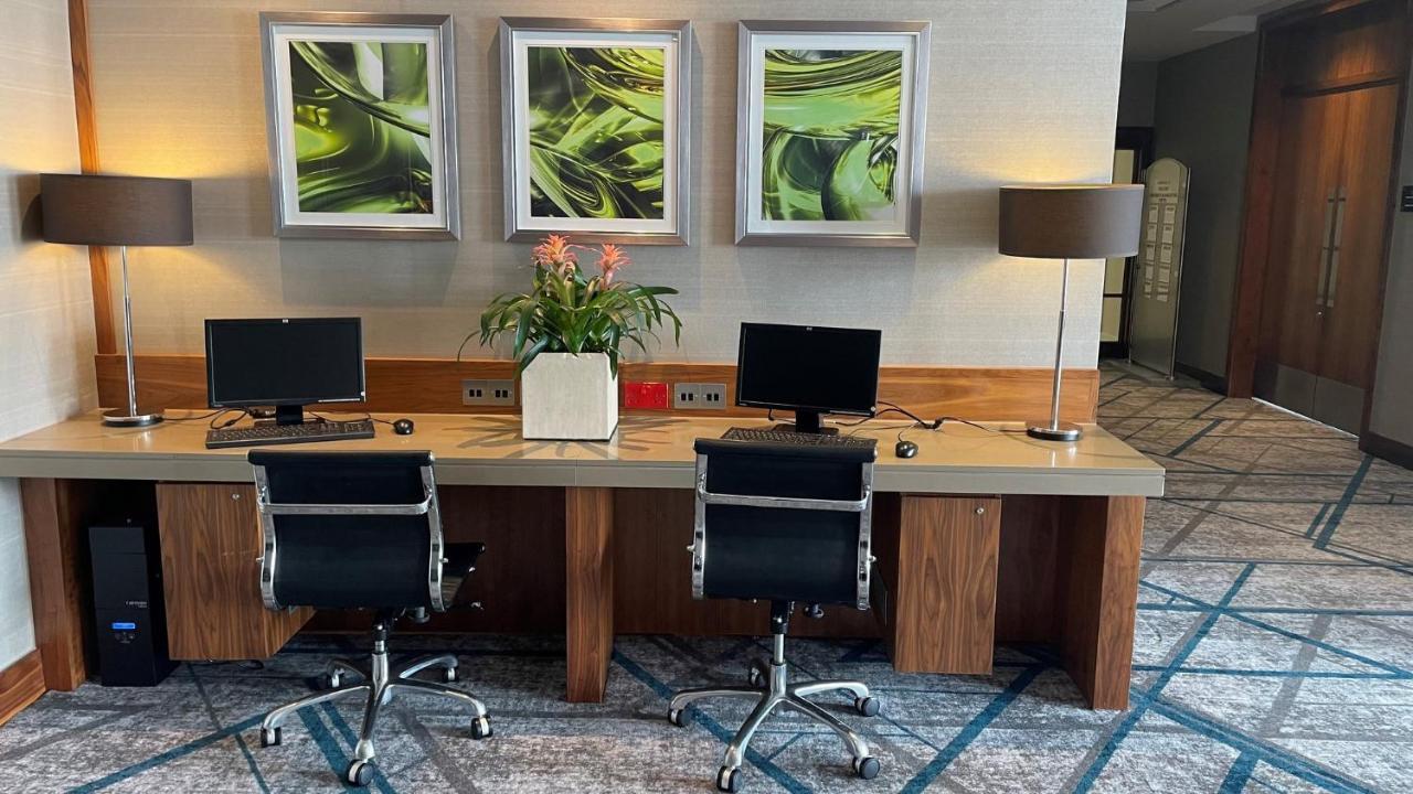 Crowne Plaza Reading Hotel Bagian luar foto