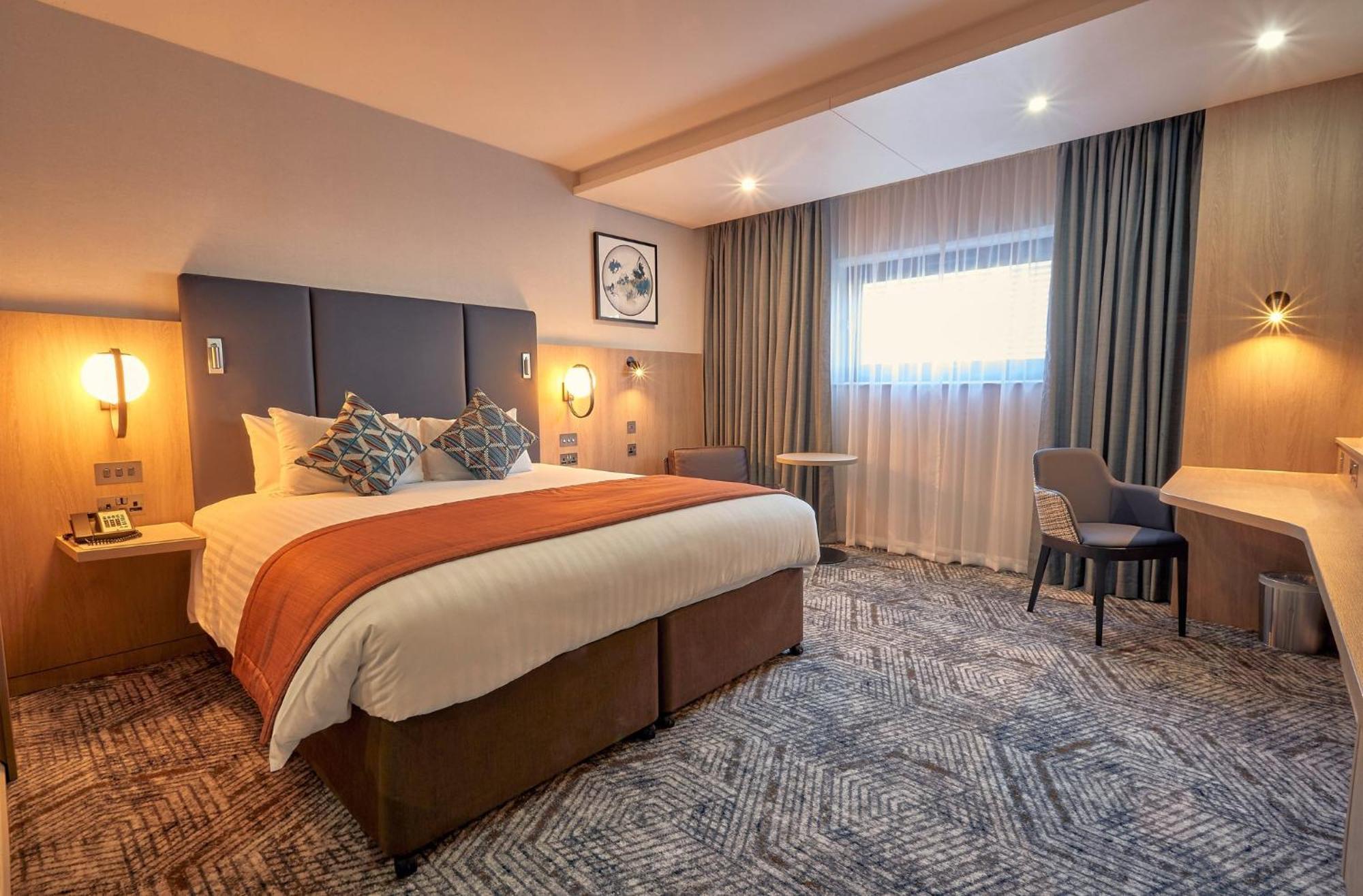 Crowne Plaza Reading Hotel Bagian luar foto
